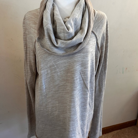 Free People Women's Cream Cocoon Cowl Pullover top - Picture 7 of 11